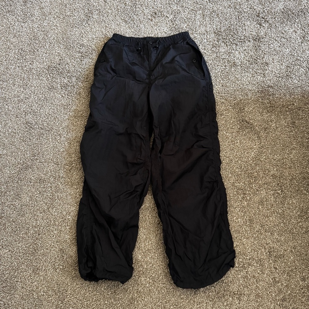 Women’s Aritzia TNA Aviator Parachute Pants in Black Size XS Retails: $98 - Picture 4 of 6